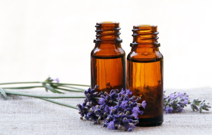 Lavender-Essential-Oil-Uses-for-725x463 (1).jpg